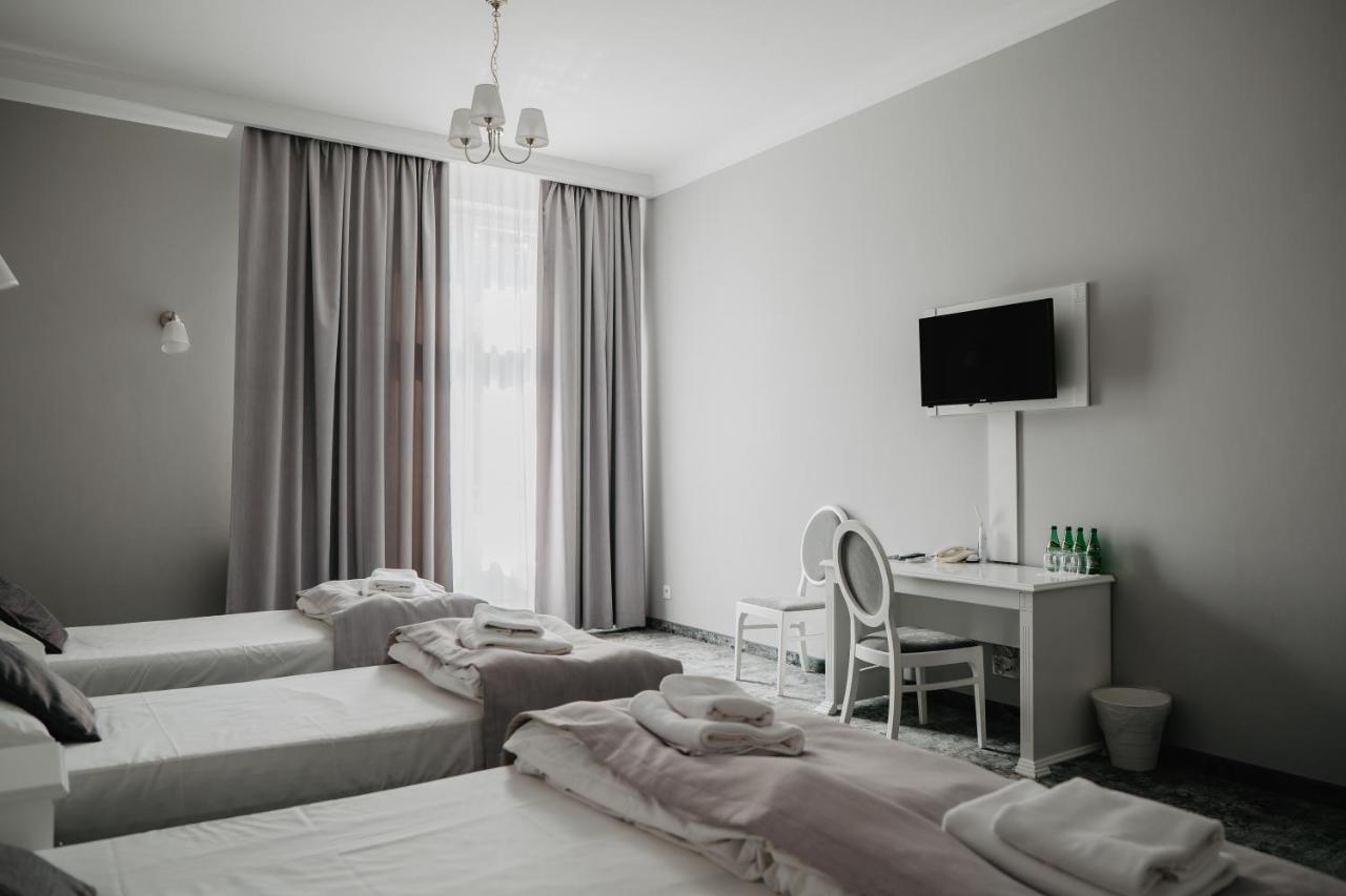 Palac Lacon Kazimierza Wielka Extérieur photo
