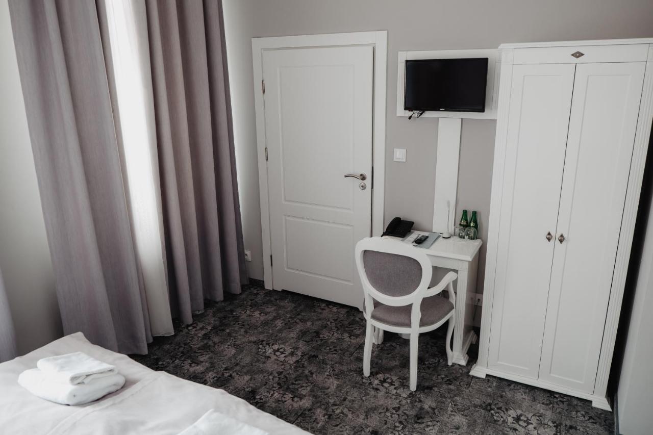 Palac Lacon Kazimierza Wielka Extérieur photo