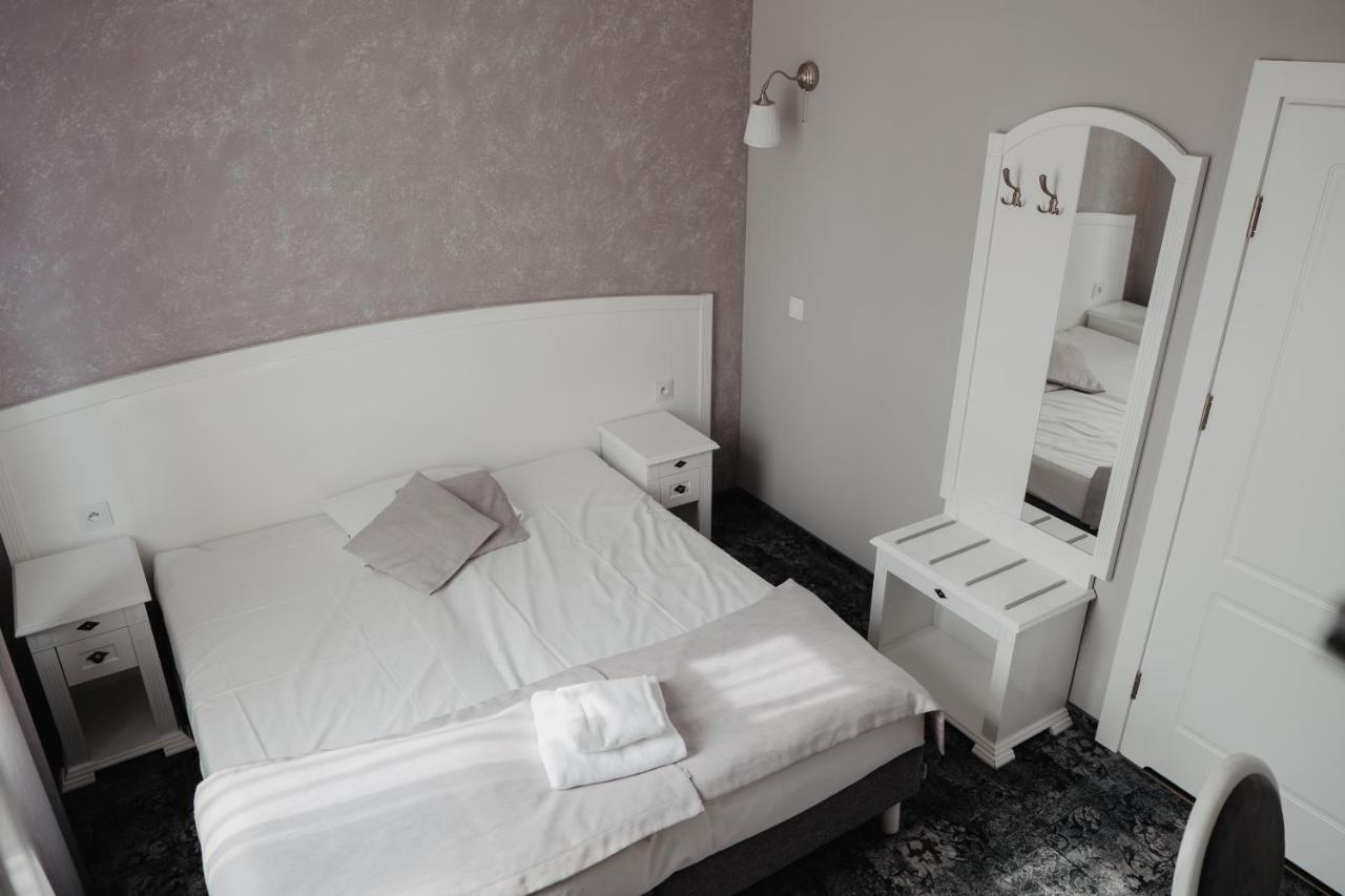 Palac Lacon Kazimierza Wielka Extérieur photo