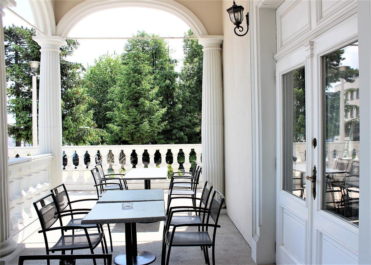 Palac Lacon Kazimierza Wielka Extérieur photo